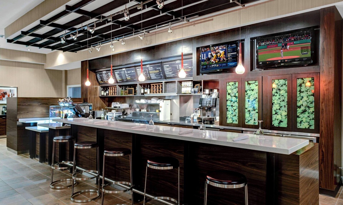 Downtown Hotel | Courtyard St. Cloud