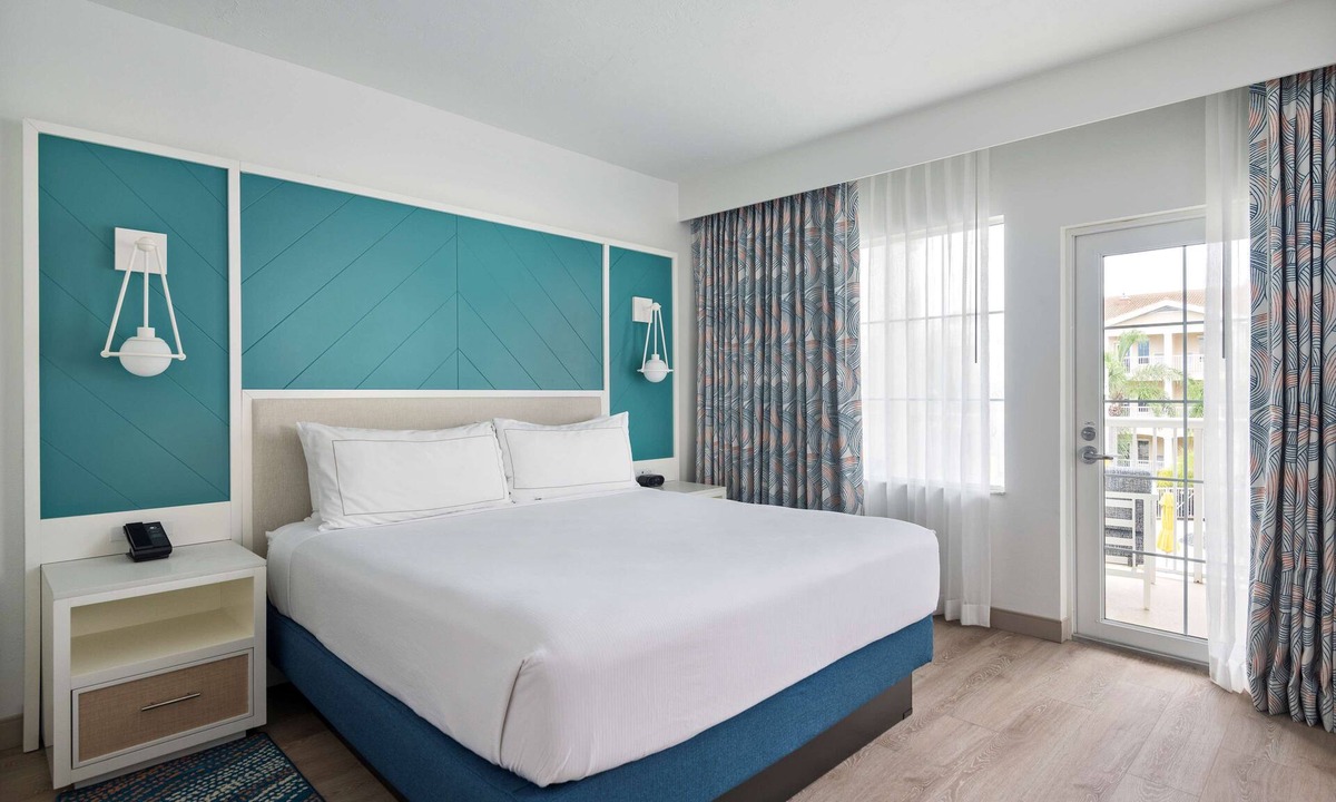 North Naples Hotel | DoubleTree Suites by Hilton Naples