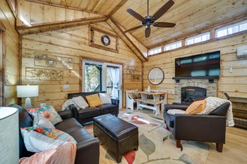 Broken Bow House | Hook, Line, & Sinker Retreat: Fire Pit, Grill!
