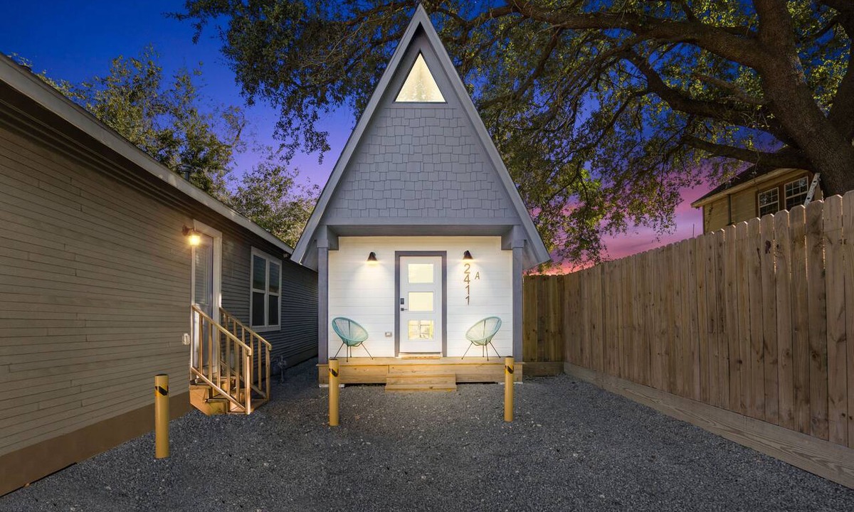 South Central Houston Apartment | Unique A-frame Tiny House - 2 km from MAJOR INTERNATIONAL SPORTING EVENT Fest