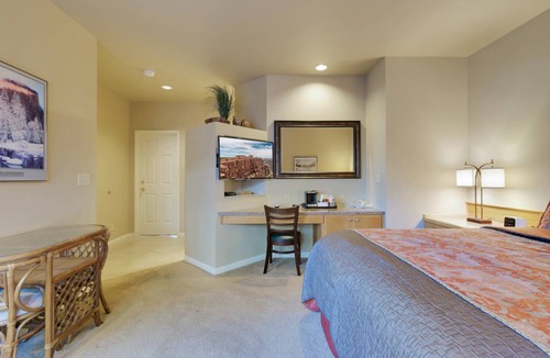 Century West Hotel | 28 m² Hotel ∙ 1 bedroom ∙ 2 guests