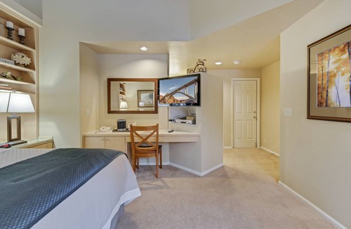 Century West Hotel | 28 m² Hotel ∙ 1 bedroom ∙ 2 guests