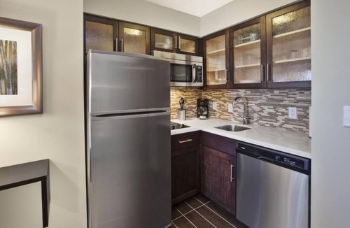Benton Harbor Apartment | Accessible Studio w/Walk-In Shower & Breakfast