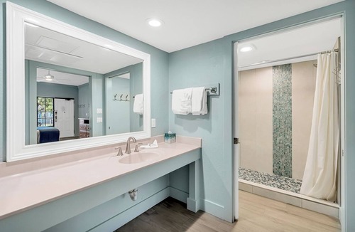 Crystal Beach Hotel | Beachside Inn - Quaint and Comfortable Hotel - Dog Friendly!*