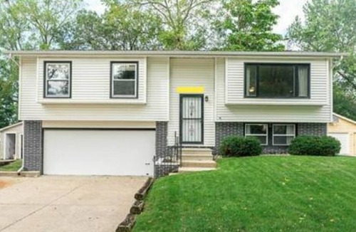 Cedar Rapids House | Beautiful Split-level home NE Cedar Rapids