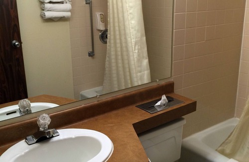 Cavalier Hotel | Cedar Inn