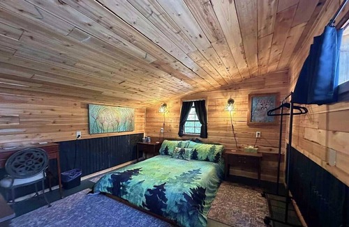 Salkum Cabin | Charming rustic cabin 5 minutes from the lake Mayfield.