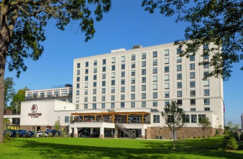 Downtown Niagara Falls Hotel | DoubleTree by Hilton Hotel Niagara Falls New York
