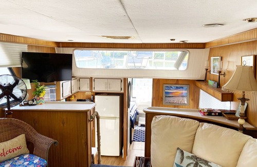 Inlet District Boat Rental | Float Above It All — Walk to Beach & Restaurants