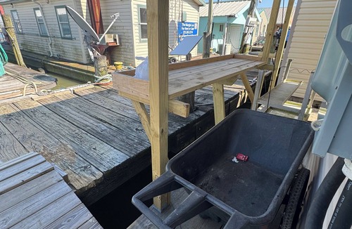Venice Boat Rental | HEN HOLE!