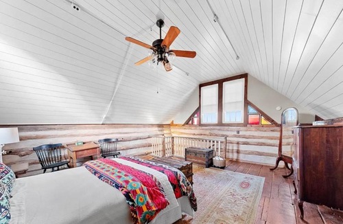 Augusta House | Rustic Augusta Cabin