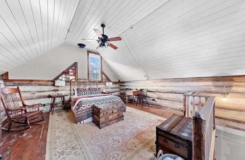 Augusta House | Rustic Augusta Cabin