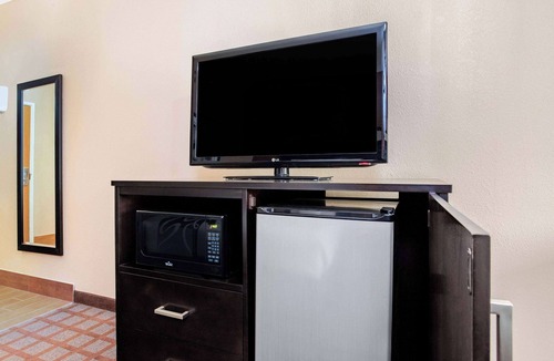 Plainfield Hotel | Spark by Hilton Plainfield Indianapolis