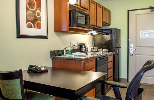Cedar Falls Hotel | Suburban Studios Cedar Falls