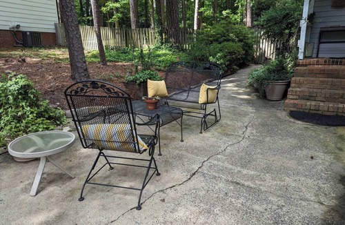 Durham House | Tree-Lined Durham Escape w/Chef’s Kitchen
