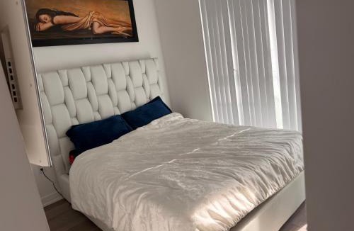 Vaughan Apartment | Uniqueplace