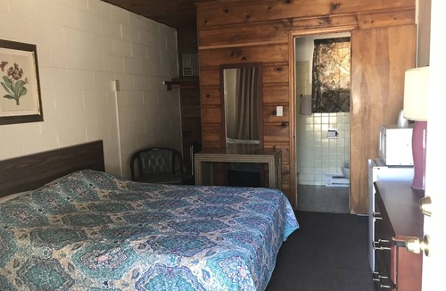 Ely Hotel | White Pine Motel