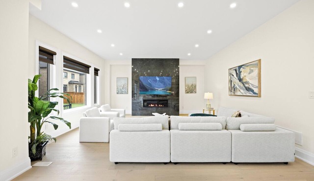 6BR Brampton Detached ~ 100% Spotless & Private in Brampton