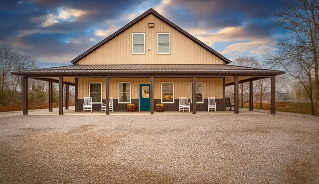 Barn in the Burgh | Event Space | Sleeps 12