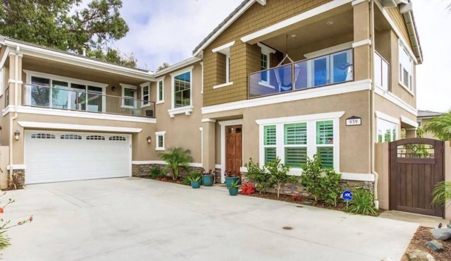 Cardiff 5 bedroom home w/pool & gated driveway near beach
