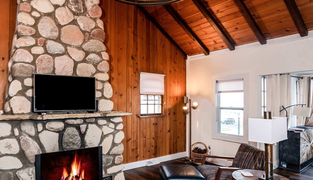 Como Cabin – Action Packed 4 BDR w/Guest Home!