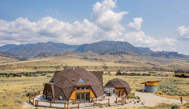 Dome House- Newly added Game Room, Geodesic dome house with panoramic Mountain Views!