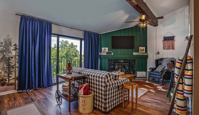 Family friendly Camp themed condo on Lake Como, minutes to downtown Lake Geneva