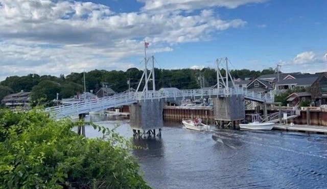 Footbridge Escape A Comfy Condo w/Pool, the Beach, Perkins Cove
