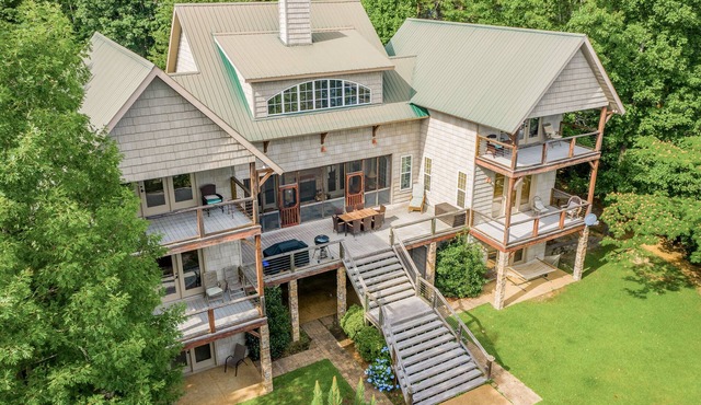 Grand Lodge - Welcome to your private Smith Lake retreat