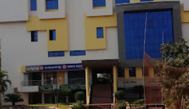 Hotel Diamond Devgad in Devgarh