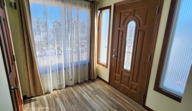 JUST REMODELED Cozy, quiet,BrewersStadium Walk Distance. ClosetoDownTown,SteFair