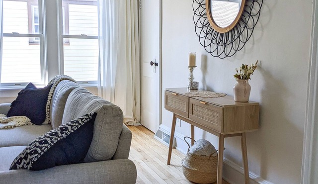 La Boheme Bnb | perfect Milwaukee location!