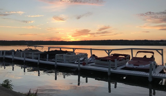 Lake Geneva Area Lakeside Retreat! Close to Golf, Shopping, Restaurants & More!