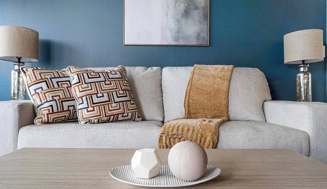 Landing | Chic 1BD, Gym, Pool