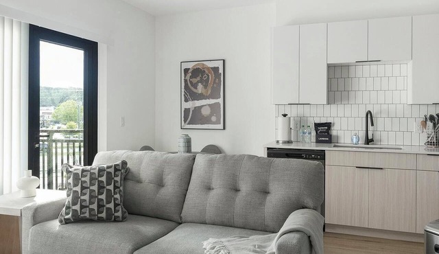 Landing | Spectacular Studio, Gym, Courtyard