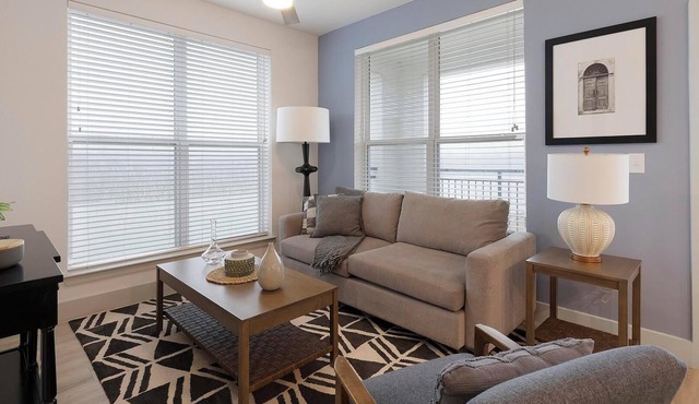 Landing | Stylish 2BD, Gym, Clubhouse