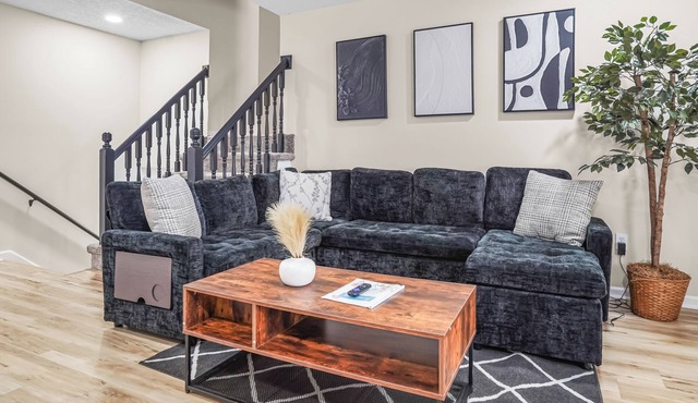 Large Olathe Getaway 4 Bath 3 Full Baths Sleeps 10