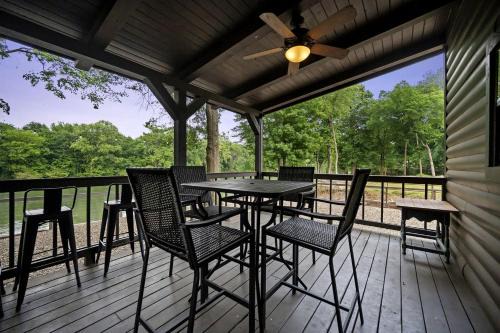 Large Riverfront Group Retreat on Mountain Fork River Near Broken Bow, Oklahoma in Broken Bow