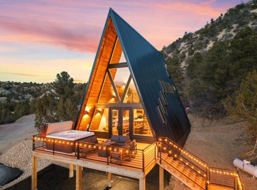 Luxury A-Frame Retreat near Zion & Bryce with Hot Tub