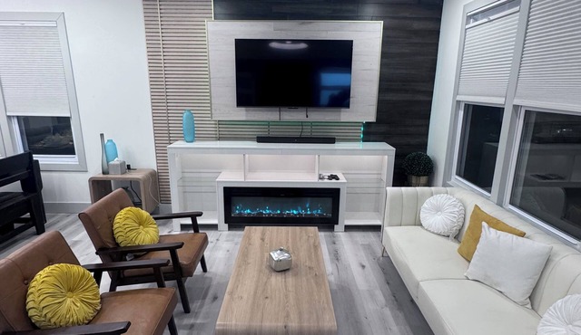 Modern 6 BR 3 Baths 11 beds Sleeps 17 Birthday