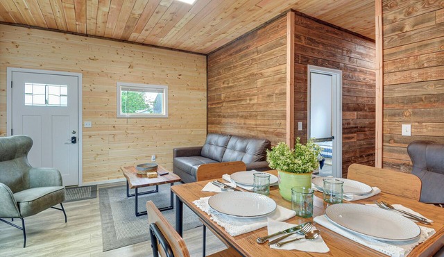 Near Twilight Sites & Scenic Hikes: Forks Apt