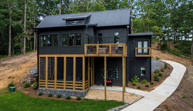New build on quiet cove, sleeps 12