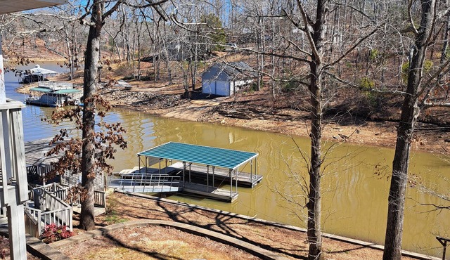 New Listing Warren Cove 6bd 3.5ba home Sleeps 22, ramp, dock plenty of parking