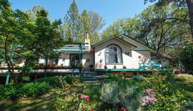 On 10 Acres! Serene Nevada City Retreat w/Hot Tub