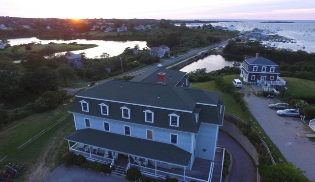 Payne's Harbor View Inn