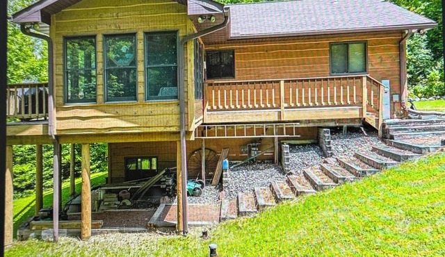 Perfect 4-bedroom lakefront home on North Twin, great for a fun filled getaway!