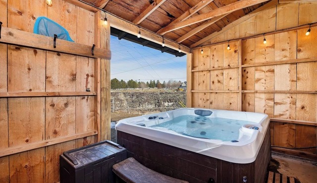 Rock Creek Canyon | 1BR, Hot Tub, Sauna, Fire Pit