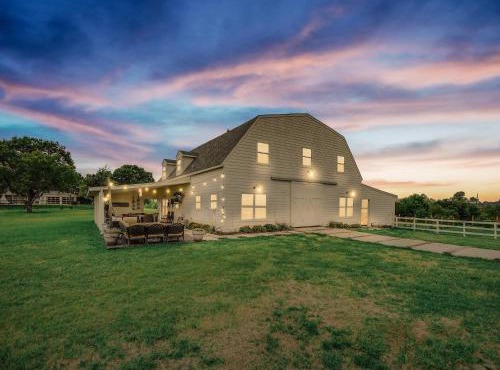Scenic Barndominium Hot tub & Separate Suite