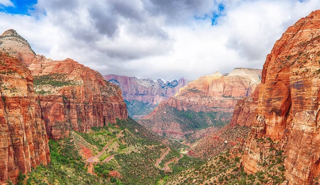 Southern Utah Adventure Hub Near Zion NP Hot Tub!