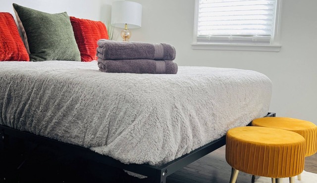 Spacious- Family-Friendly- Gym- King Bed- Fenced Yard